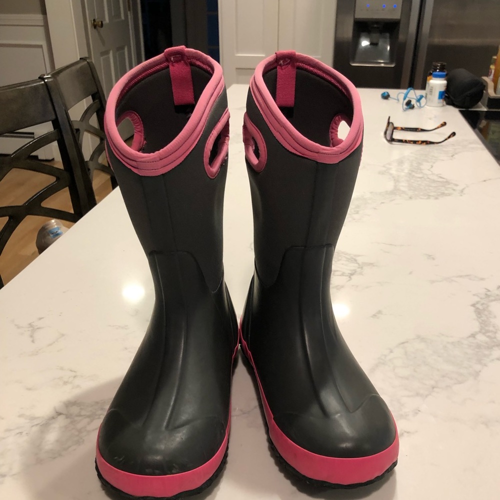 Youth BOGS size 5
